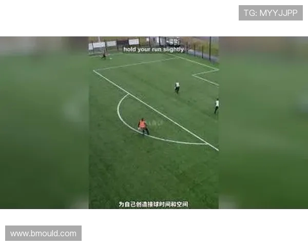 足球比赛中的球员跑位策略与空间利用技巧 足球比赛中的球员跑位策略与空间利用技巧